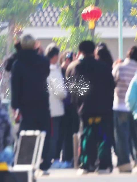 今天是太阳雨️杨超越董思成 每日一雨周，真的有好多自拍