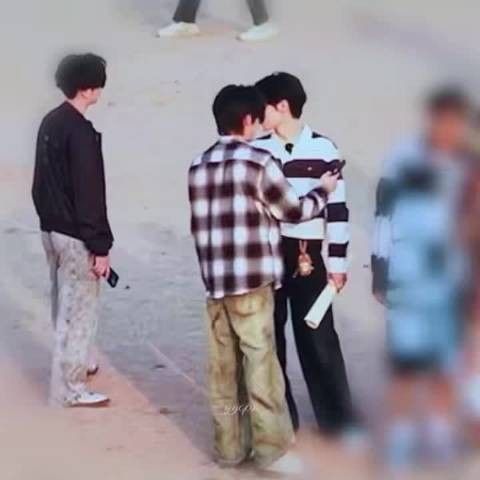 宋亚轩张真源互拍艺术照调侃成片