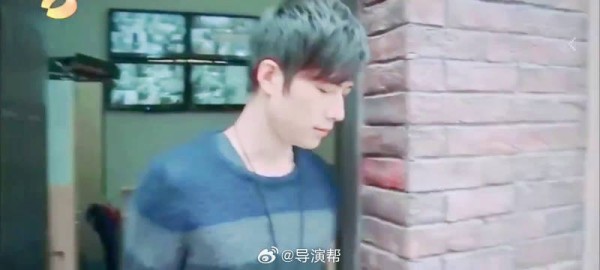 青涩的脸庞搭配澄澈眼眸，随便出镜氛围感拉满，颜值审美永不过时