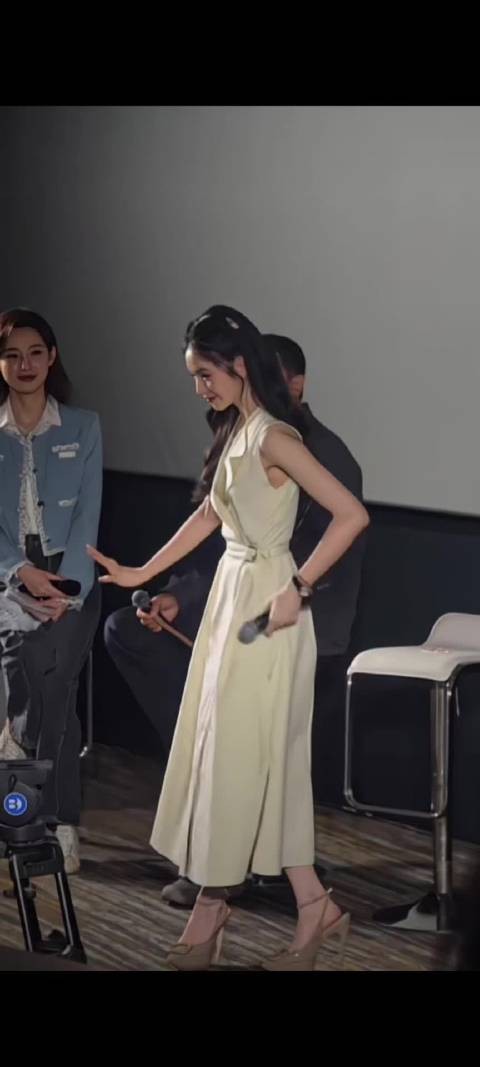张嘉译，一脸老父亲看撒娇女儿的表情