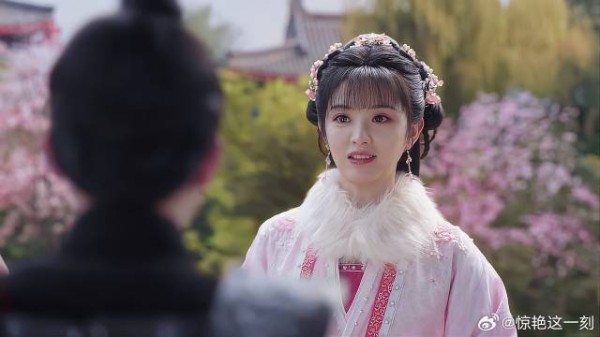 护卫不让李薇进府，赵芳如一下令，立马乖乖放人！