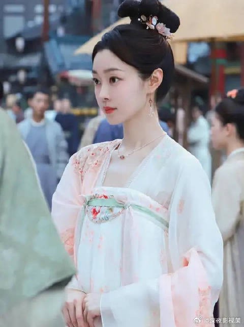 颜南星发现江心白就是小哥哥，两人终于相认，一吻定情