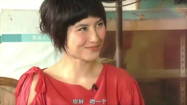 何超仪曝赌王情史,称四太驱赶其他女性