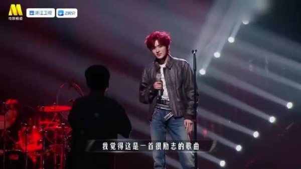 宋亚轩国乐舞台献唱破茧为高考生加油