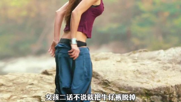 女孩跳里湖里遇见了湖妖