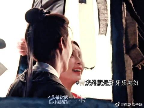 “大雾四起 偷偷藏匿 我在无人处爱你”