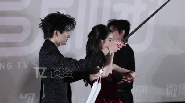 陈都灵周翊然双人舞剑好曼妙 我的眼睛都不知道该先看谁了！