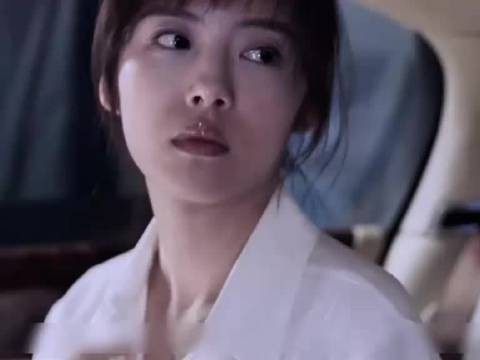 一颗掉落纽扣引来的震动
