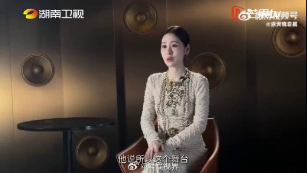张碧晨曝何炅主持歌手前失声,登台后仍流畅完成