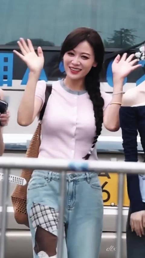 森碟显姐姐意识关注妹妹互动流露小情绪