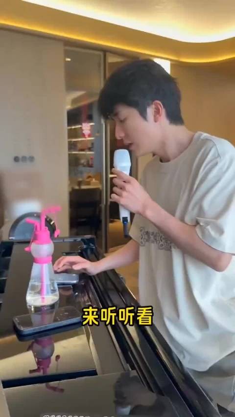 张新成素颜清唱泪桥展现全能才华