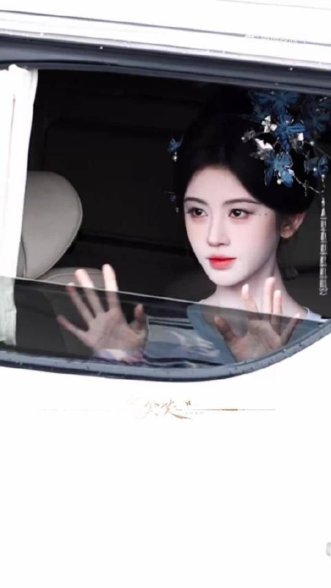 鞠婧祎《万花世界》今日份出妆 蓝蝶发饰的妖妃造型美的惊心动魄