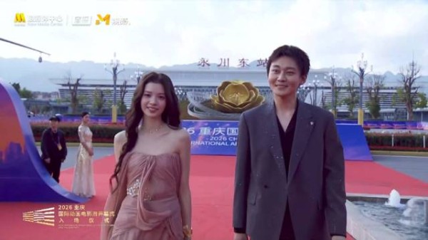 张艺上、刘怡潼亮相青春的活力,踏实的演技,期待他们在大银幕绽放光彩!