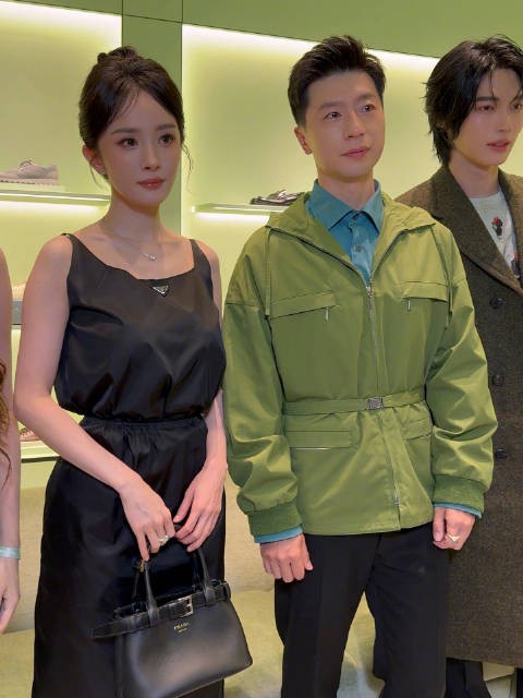 杨幂、马龙、Win林汉洲在PRADA新店开幕酒会上同框合影
