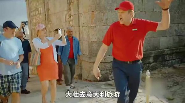 游客一时兴起点燃景点的大炮，大楼瞬间倒塌