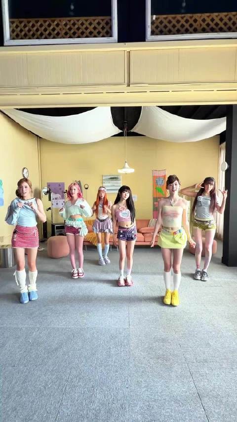 STAYC成员朴莳恩TikTok更新2LOVE2LOVE视频