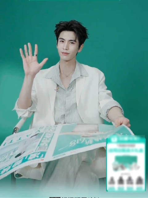 张凌赫华帝直播炒土豆丝,与CEO启动新品