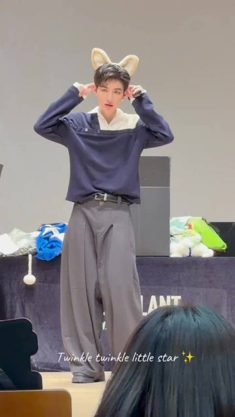 章昊今日份线下签售小合集 萌萌小狗 可爱炸了