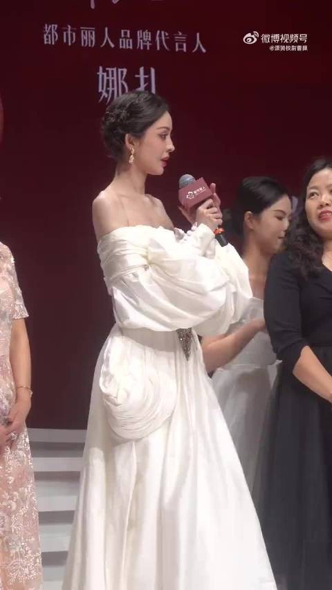 娜扎深圳活动现场直拍,原视频都这么美