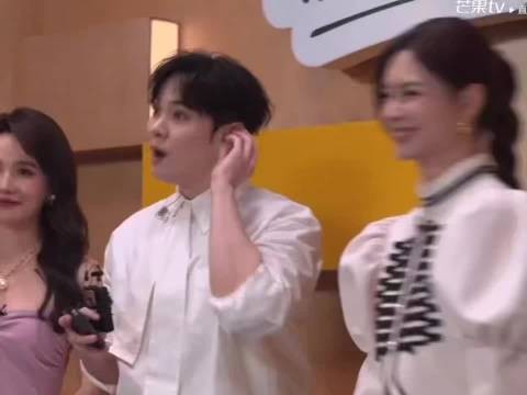 尤长靖飙高音唱破裤子,下台捂裤显局促