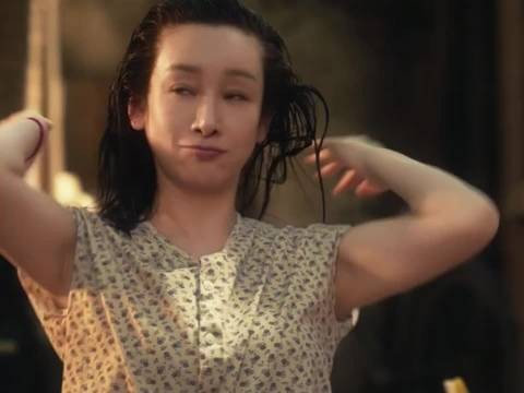秦海璐的在主角的泼辣劲像极了农村妇女劲劲的角色,有种越看越爱看的感觉