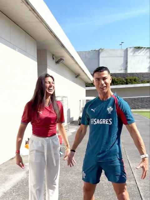 C罗示范正确siu动作，出征仪式获网红泪目致谢
