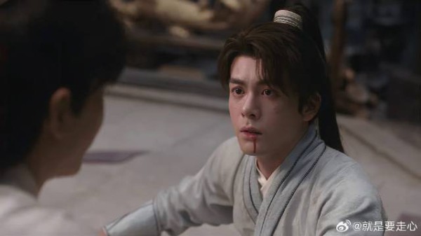 方多病重伤昏迷 李莲花不顾危险去山洞救他，羡慕的友情