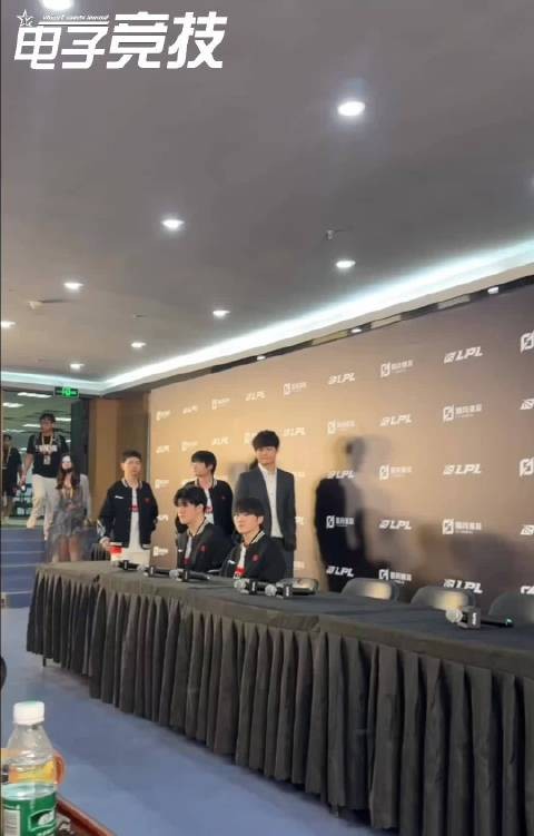 TES全员来到群访间