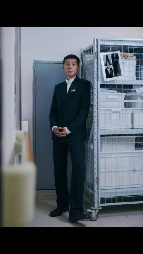蒋奇明亮相微博电影之夜展现独特硬帅气质