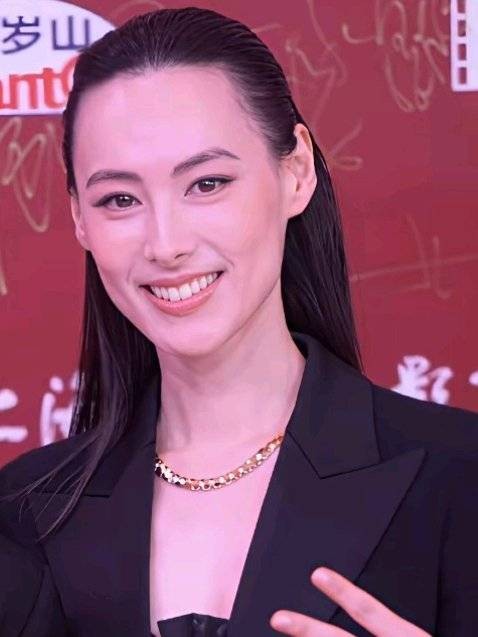 梁洛施上海电影节惊艳亮相,37岁状态引热议