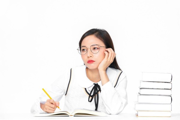 已婚女人爱上别的男人,有三大表现,要是三条全中,那她早就不爱自己老公了