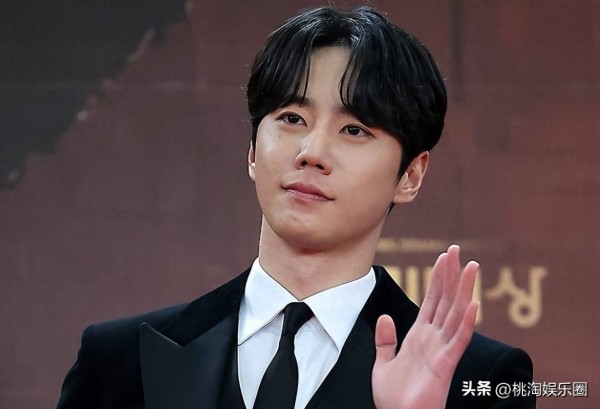 29岁韩星李濬荣突然宣布入伍，新剧收视率刚破10%却面临兵役停工