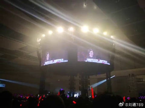 汪峰演唱会秀恩爱，感谢老婆章子怡，家人都去了