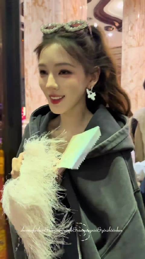 张予曦美成啥了!这个颜值太有冲击力了!完全女娃毕设!