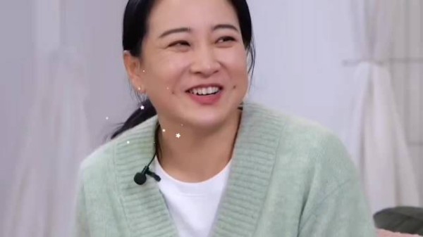 别说贾玲之前抑郁脸,是个人那么减肥都会不开心的,减过肥的都懂