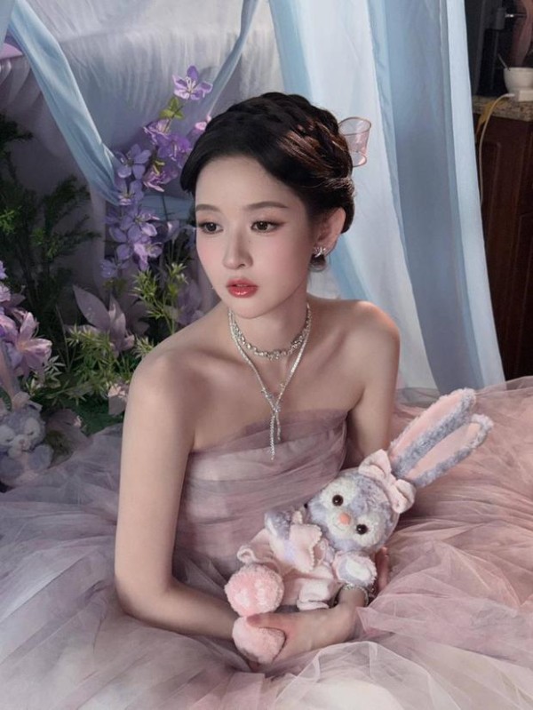 王玉雯温柔恬静,仙气十足。