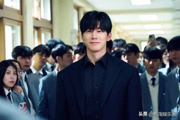 韩剧《铁拳教育》引发轰动，韩国教育长连夜规划三大机制保护老师