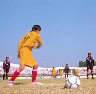 外媒都知道咱们的《少林足球》:佛得角门将对阵西班牙的场景