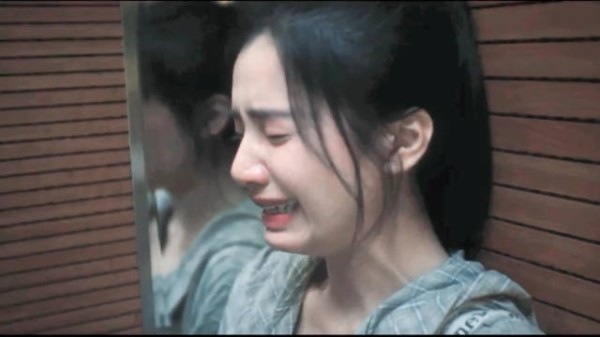 张婧仪宿舍回忆自己在地上爆哭,真的一想到张婧仪爆哭的状态心都揪在一起了