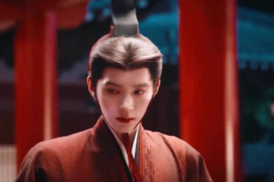 陈都灵周翊然草原热吻收官