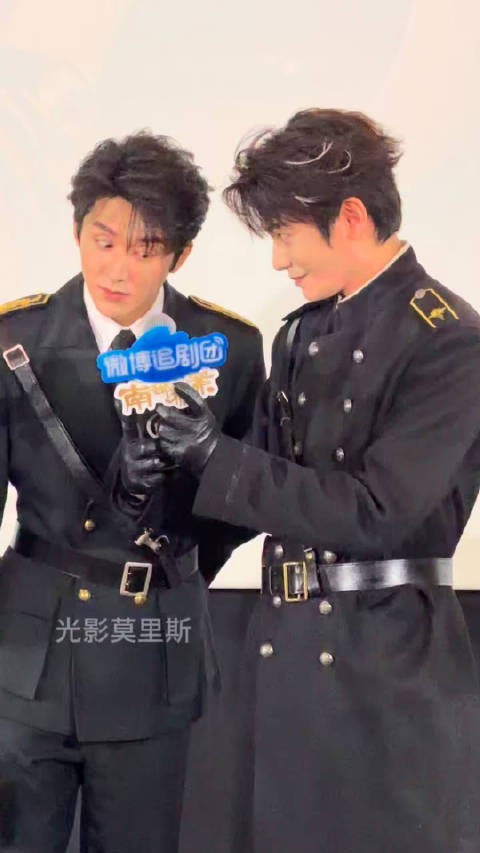 丁禹兮你到底手机里有什么!张新成都给看成表情包了