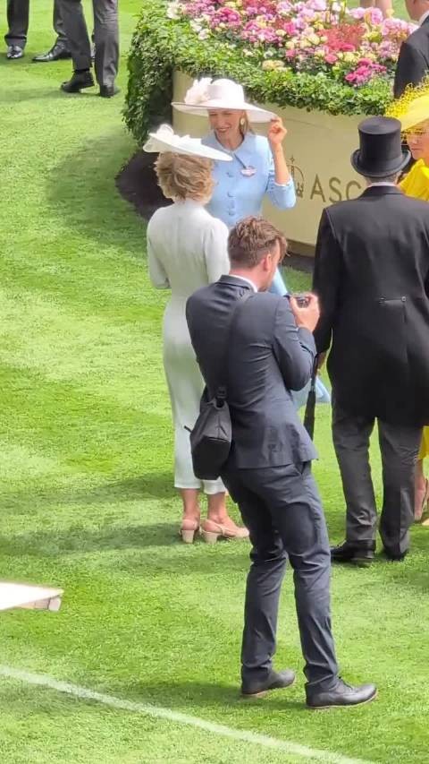 凯特王妃出席阿斯科特赛马场与Lady Gabriella Kingston会面