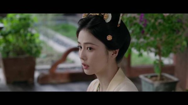 白鹿坦言荣幸出演莫离,致敬剧组人员
