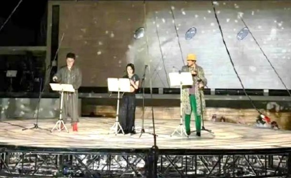 台本、提词器、念错词，480到880块的票价，看了一场“影帝影后剧本朗读会”