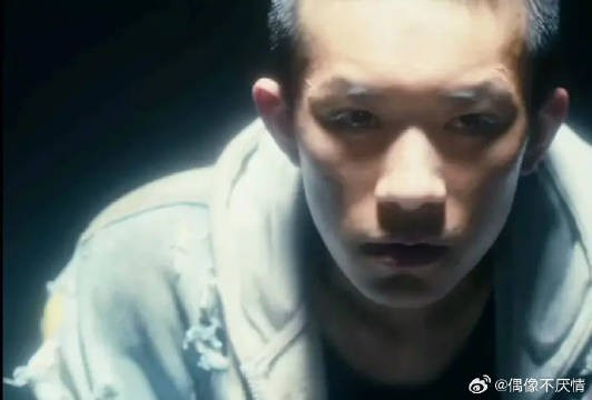 易烊千玺少年的你 小北替陈念坐牢