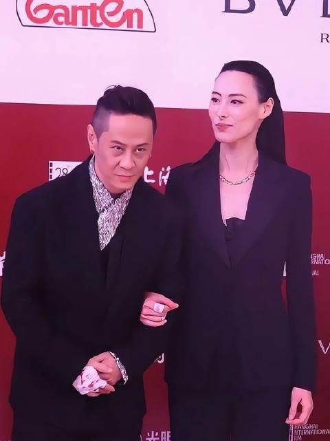 梁洛施37岁携新男友高调现身,虽为李嘉诚诞下三子却仍未跻身豪门之列
