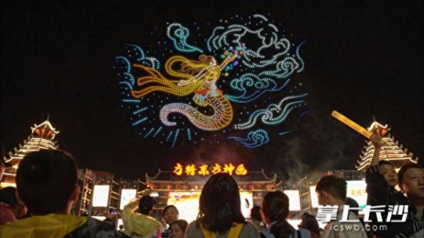 两千架无人机绘就东方神话 长沙方特“星河神话夜”点亮端午