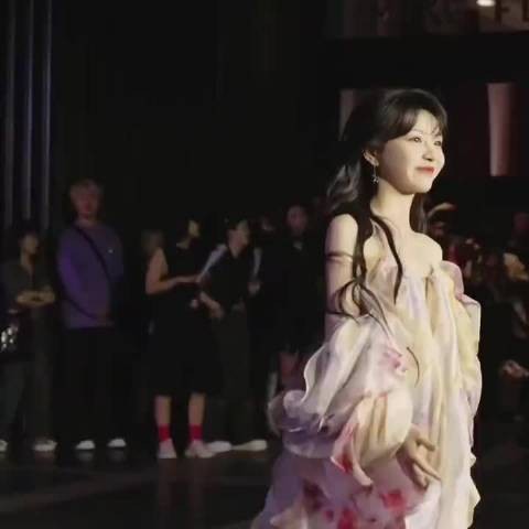 田曦薇好元气好漂亮的花仙子,像一只小蝴蝶