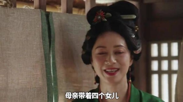 母亲带着4个女儿来看嫁入豪门的2女儿,还没进门,就吃了闭门羹