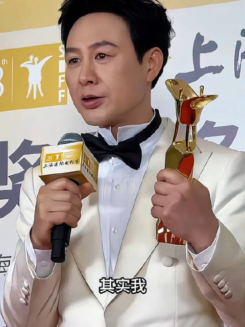 张颂文获金爵影帝当晚才知救人上热搜,回应举手之劳